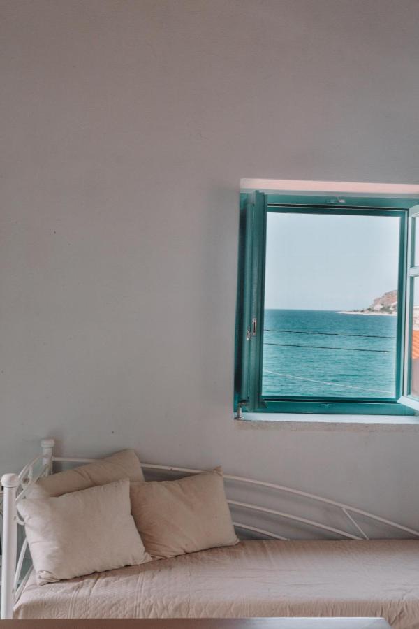 George SeaFront Suites Néon Oítilon Exterior foto