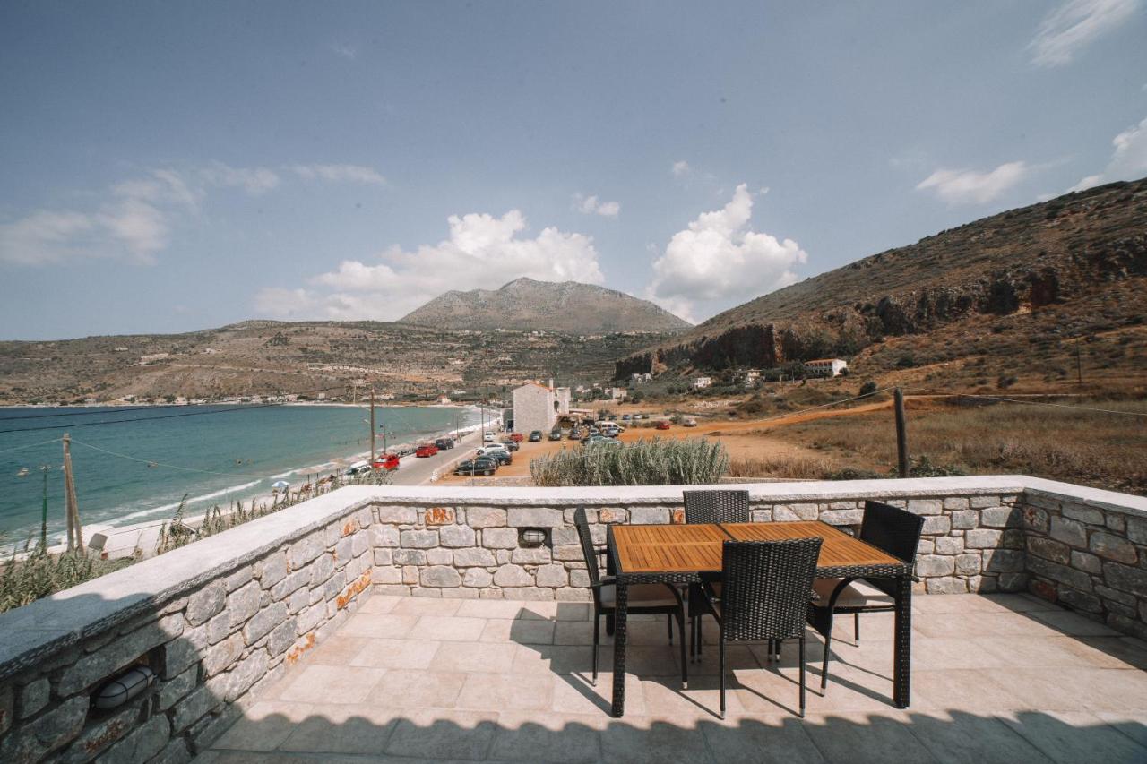 George SeaFront Suites Néon Oítilon Exterior foto