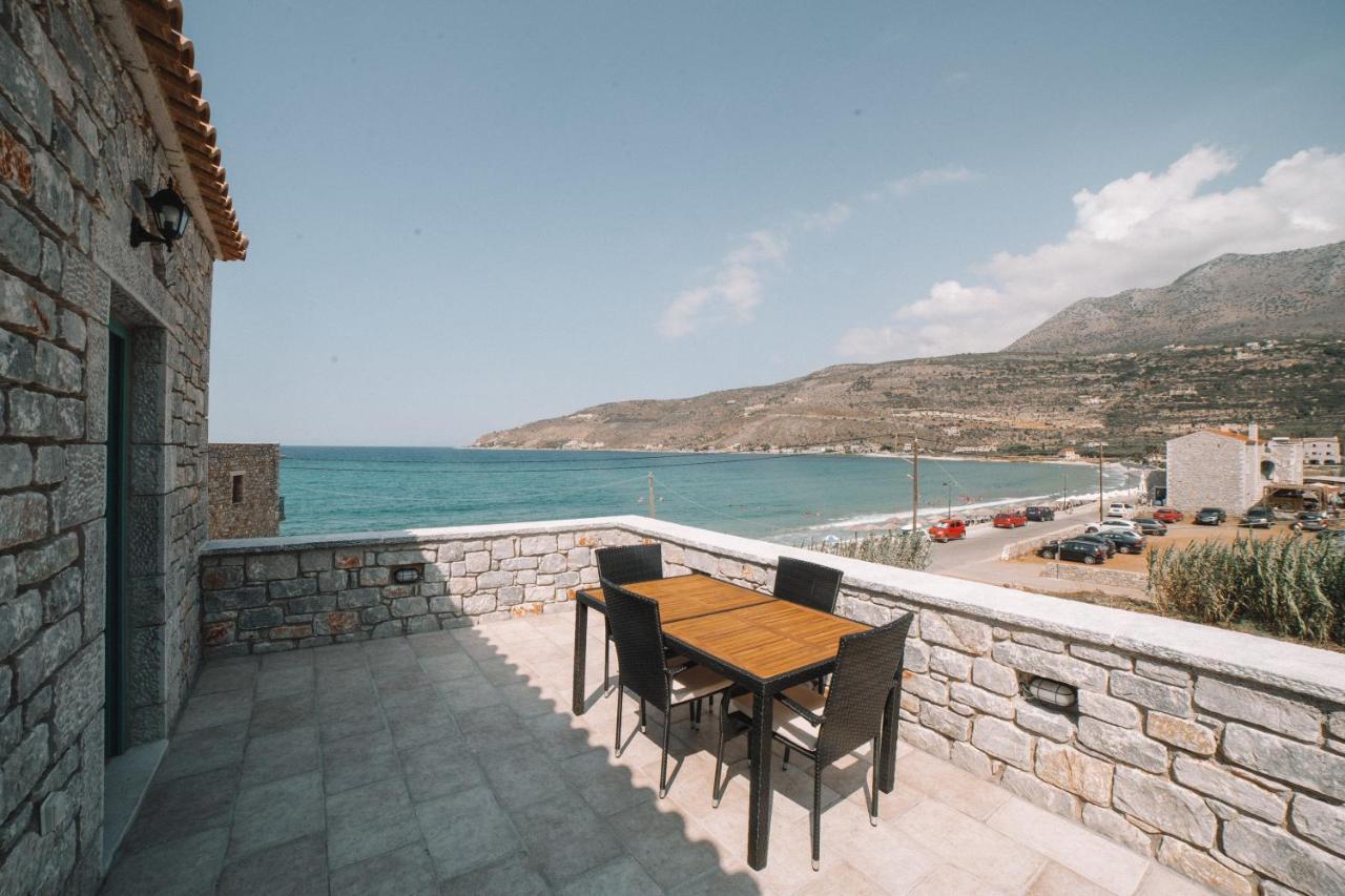 George SeaFront Suites Néon Oítilon Exterior foto